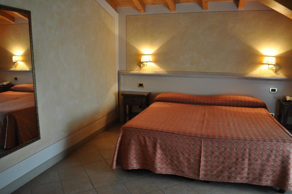 Hotel La Corte Bedizzole Zimmer foto