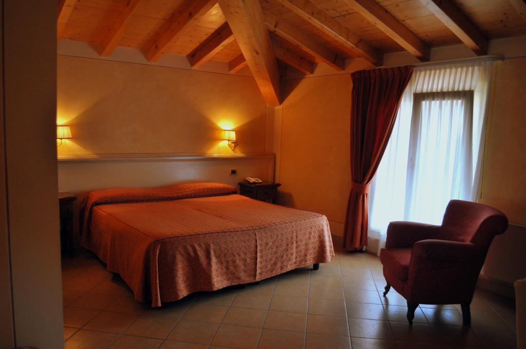 Hotel La Corte Bedizzole Zimmer foto